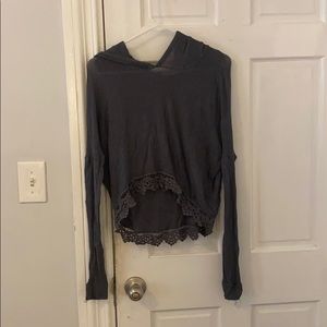 Cropped Lon sleeve shirt with hood